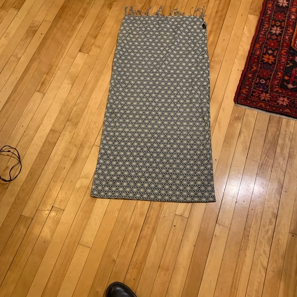 Geometric Patterned long Scarf - Picture 6 of 8